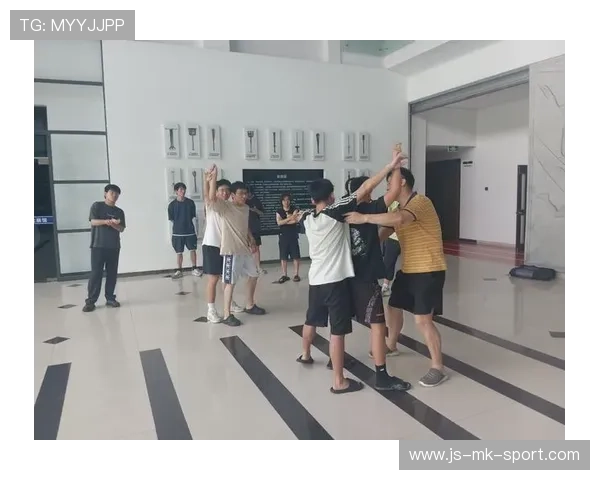 游泳馆开展青少年救生员的技能提升与持证管理，游泳馆救生员配备要求